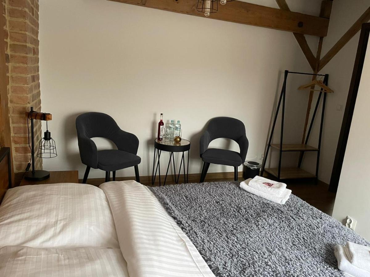 Miodosytnia Hotel Chwarszczany Екстериор снимка