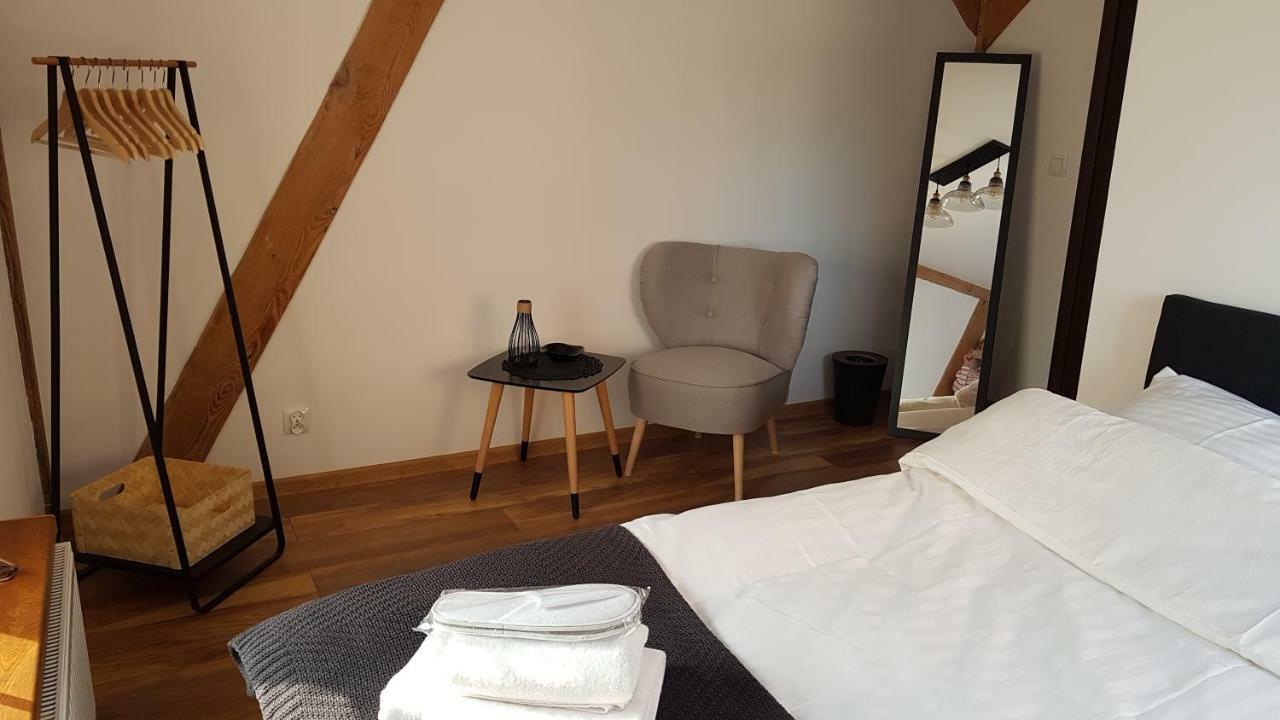 Miodosytnia Hotel Chwarszczany Екстериор снимка