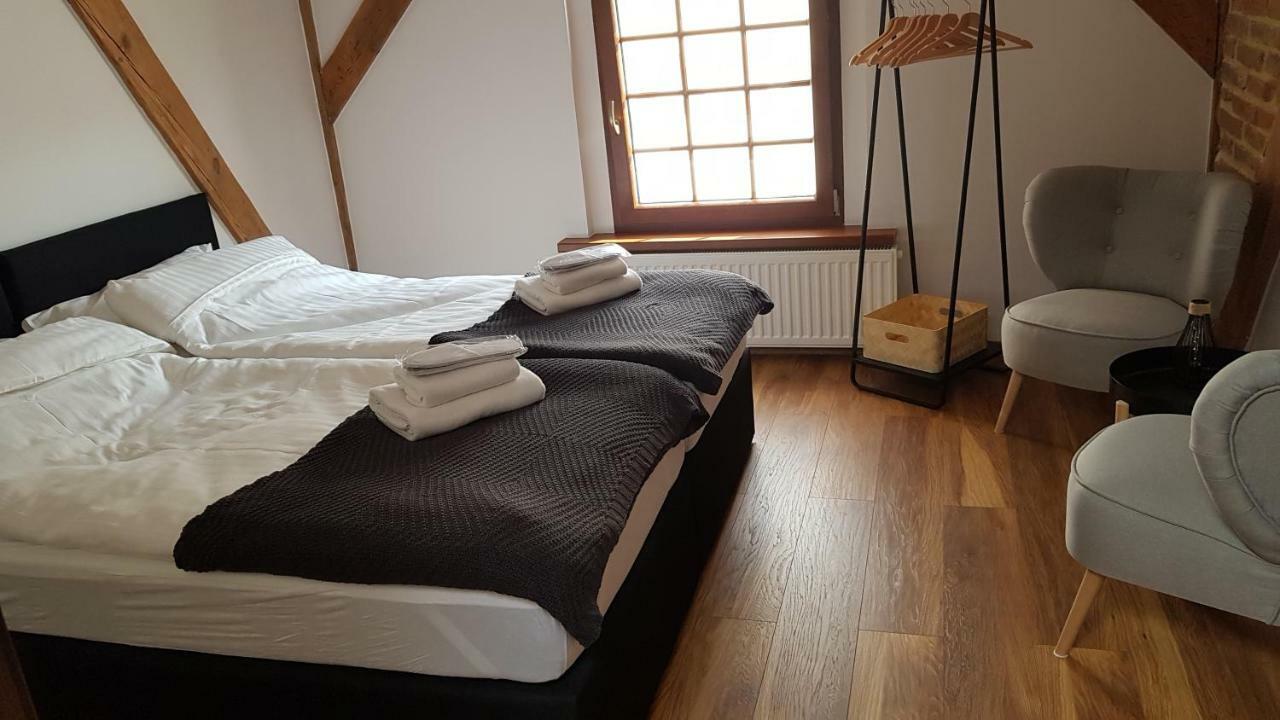 Miodosytnia Hotel Chwarszczany Екстериор снимка